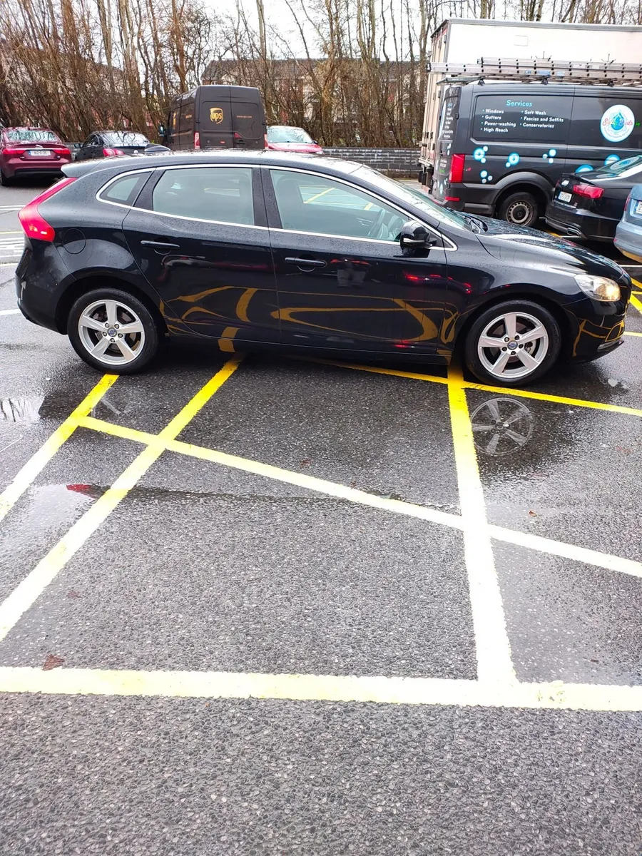 Volvo V40 2014 - Image 1