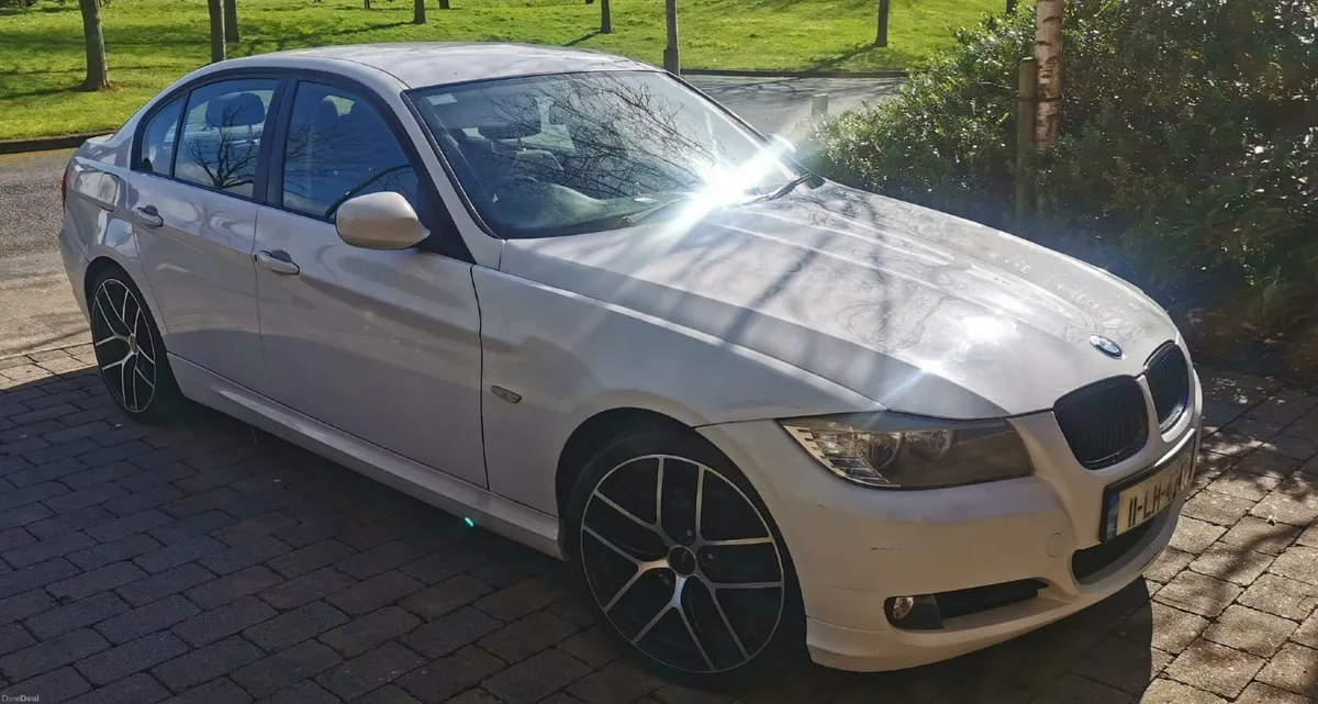 BMW 3-Series 2011 - Image 1