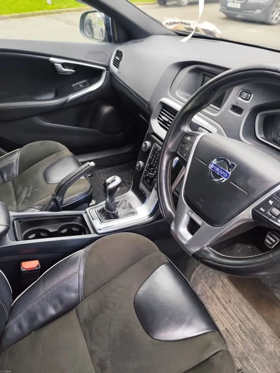 2015 Volvo V40 2.0D R Design 190HP Full Spek - Image 3