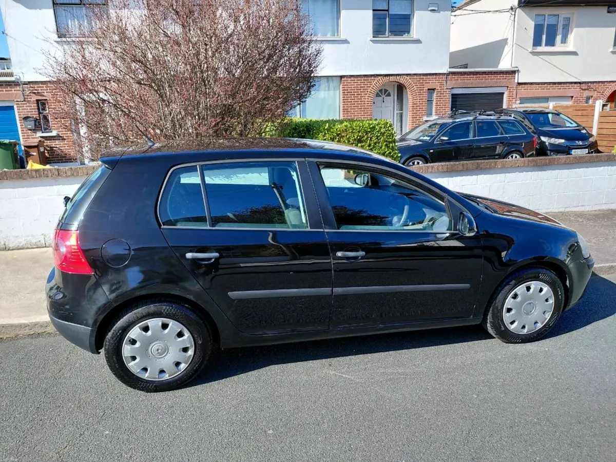 05 VW GOLF automatic  LOW MILEAGE  READ ADD - Image 2