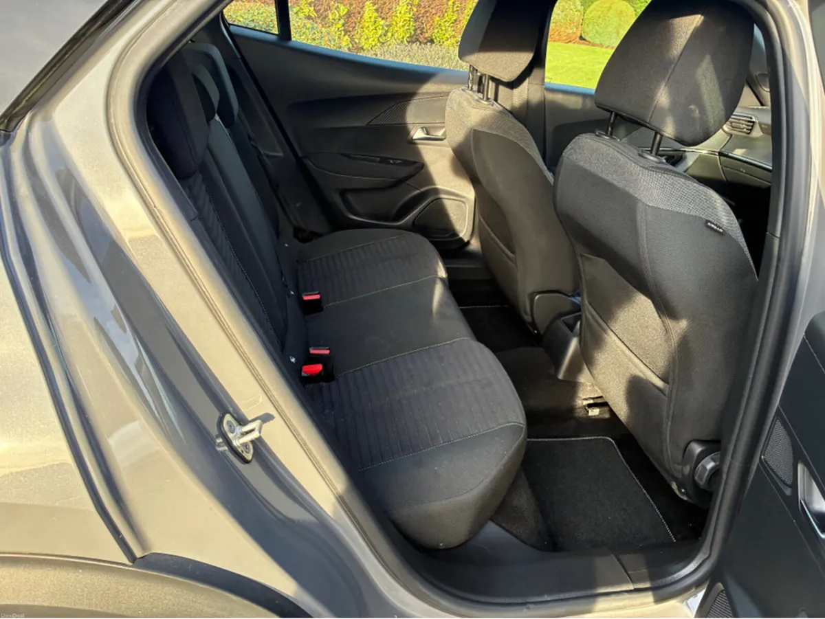 Peugeot 2008 1.2 ACTIVE 100PS 5DR - Image 4