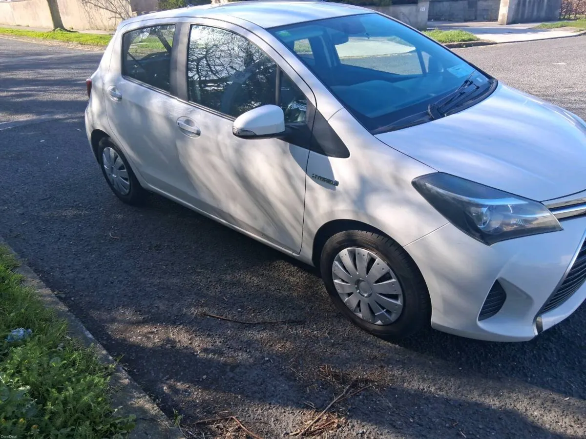 Toyota Yaris 2016 Hybrid Auto NCT 3/27 €7,750 - Image 3