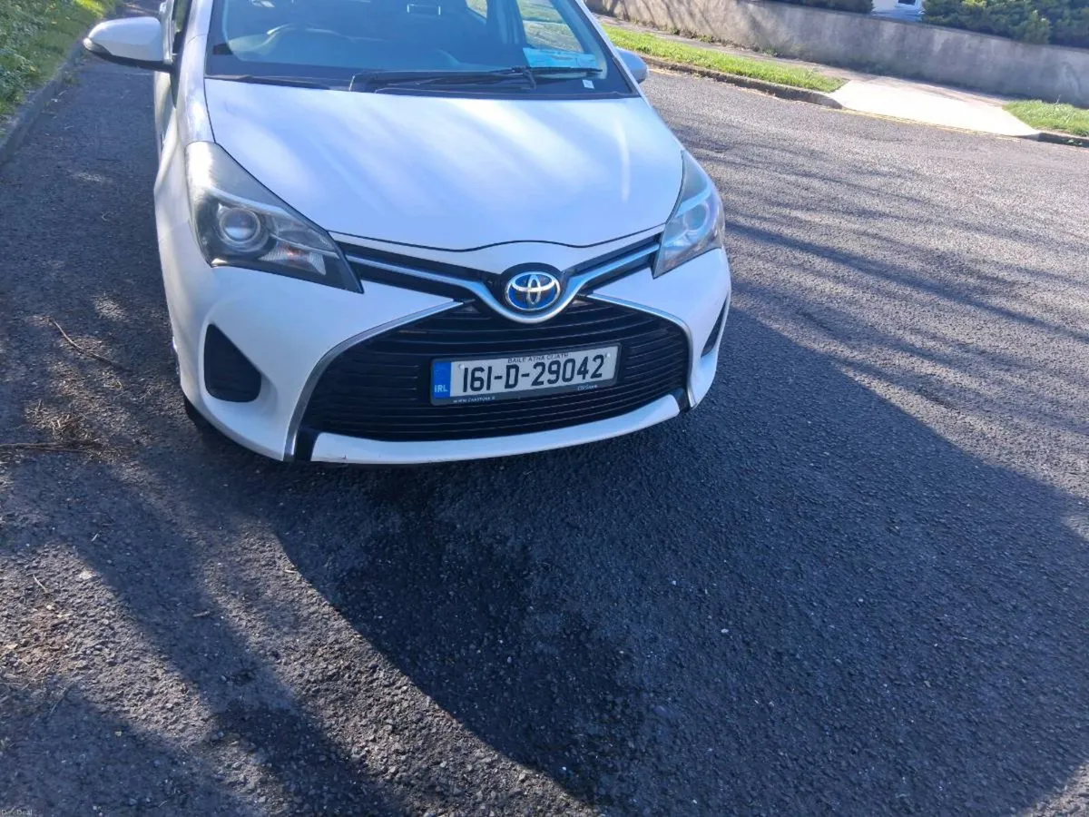 Toyota Yaris 2016 Hybrid Auto NCT 3/27 €7,750 - Image 1