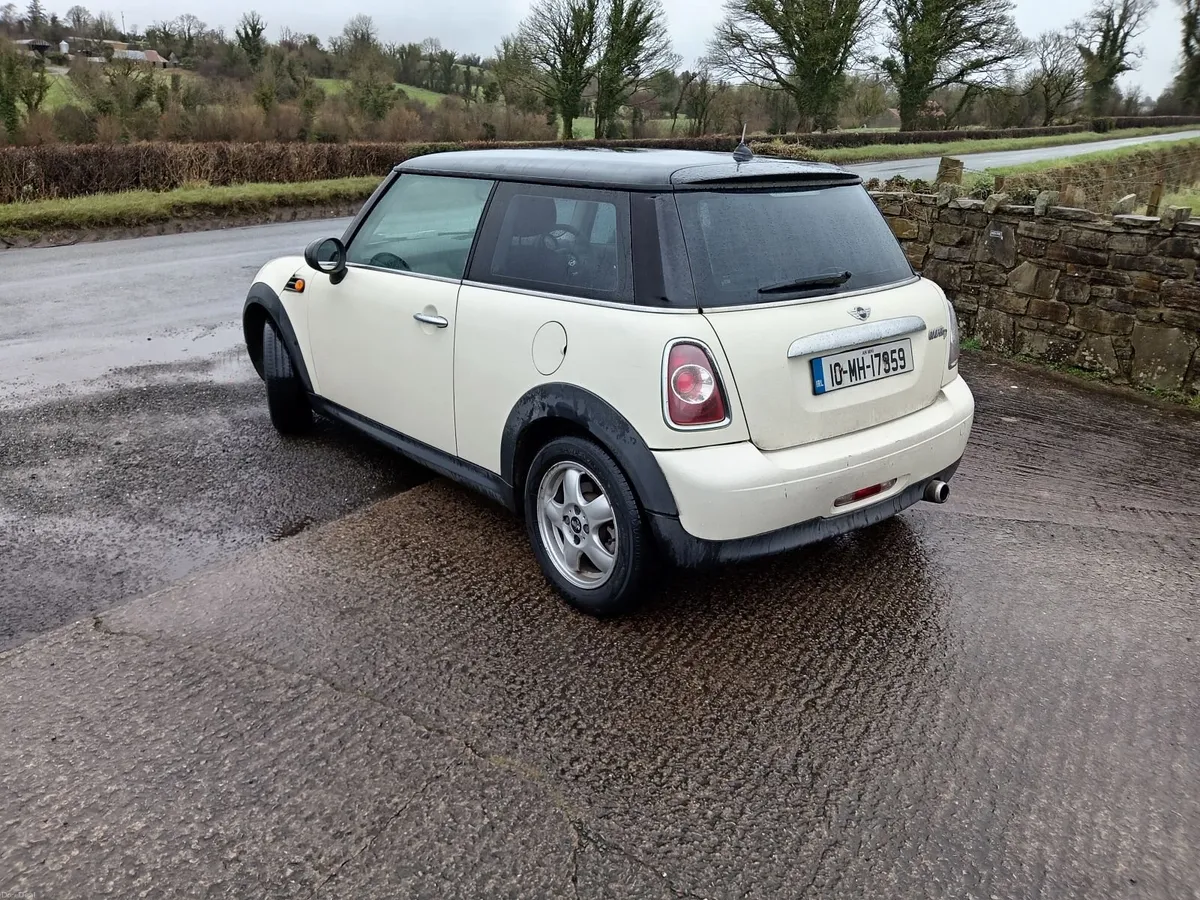 Mini Cooper 2010 - Image 1