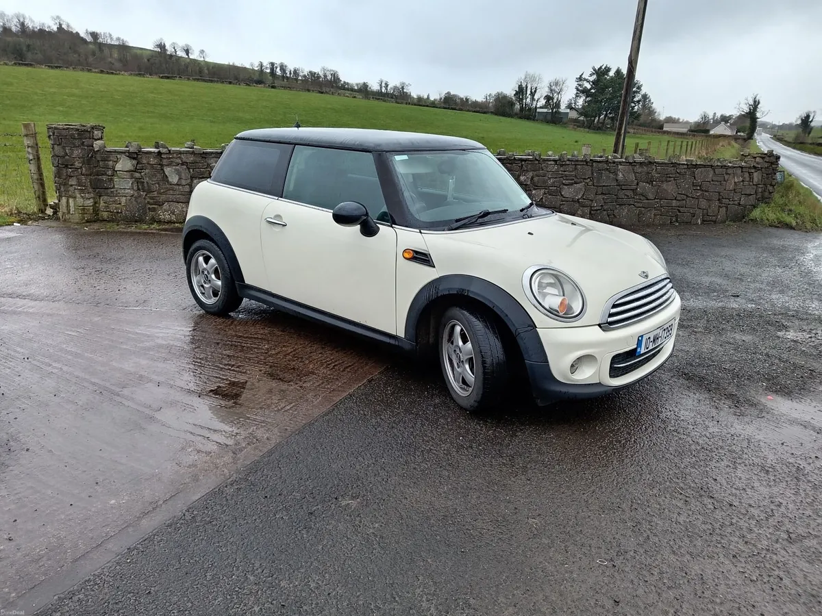 Mini Cooper 2010 - Image 2