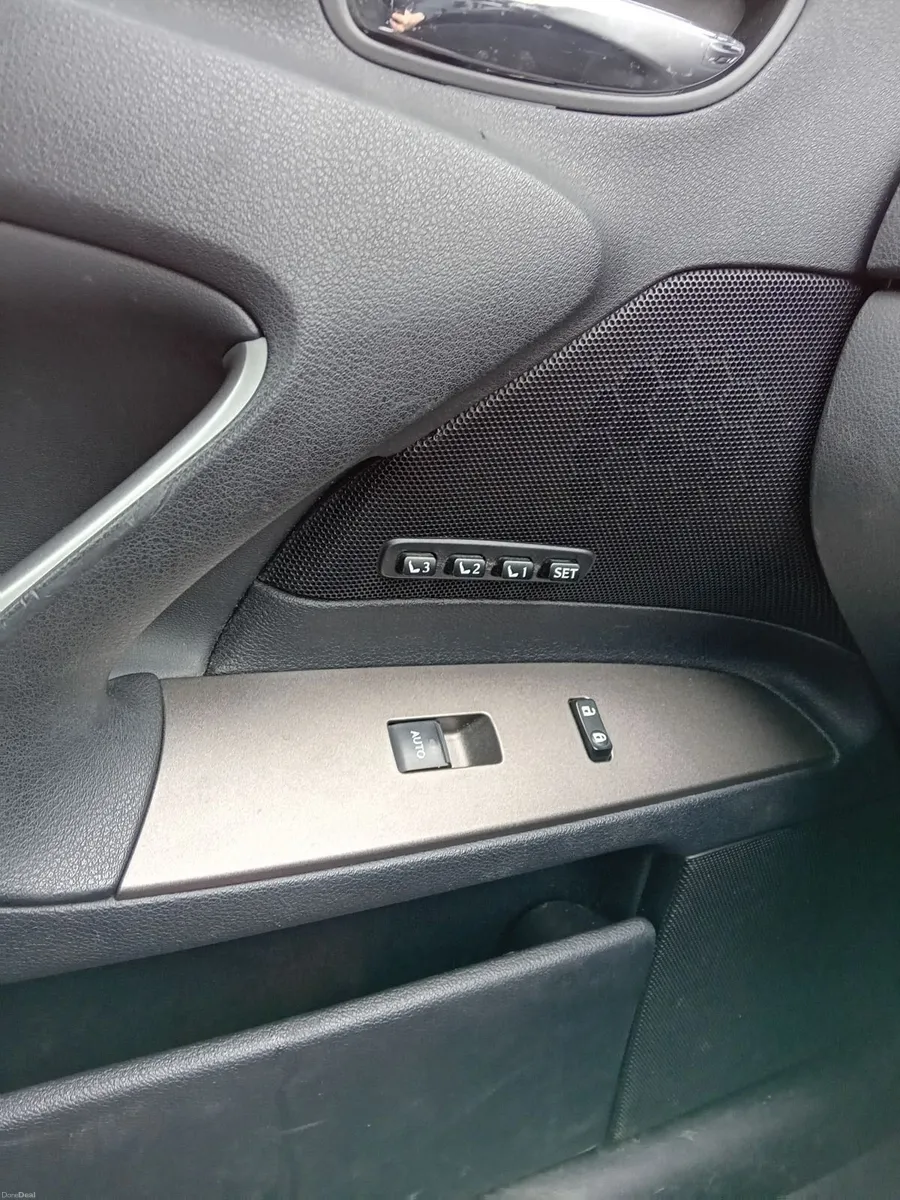 Lexus IS 2009 - Image 2