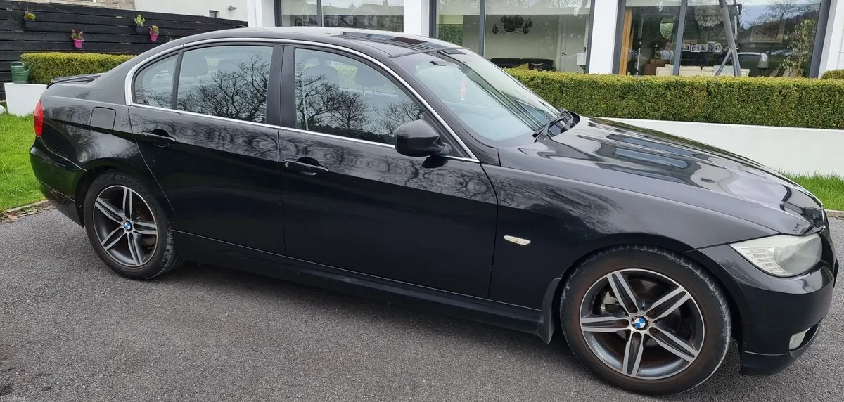 BMW 3-Series 2010 - Image 2