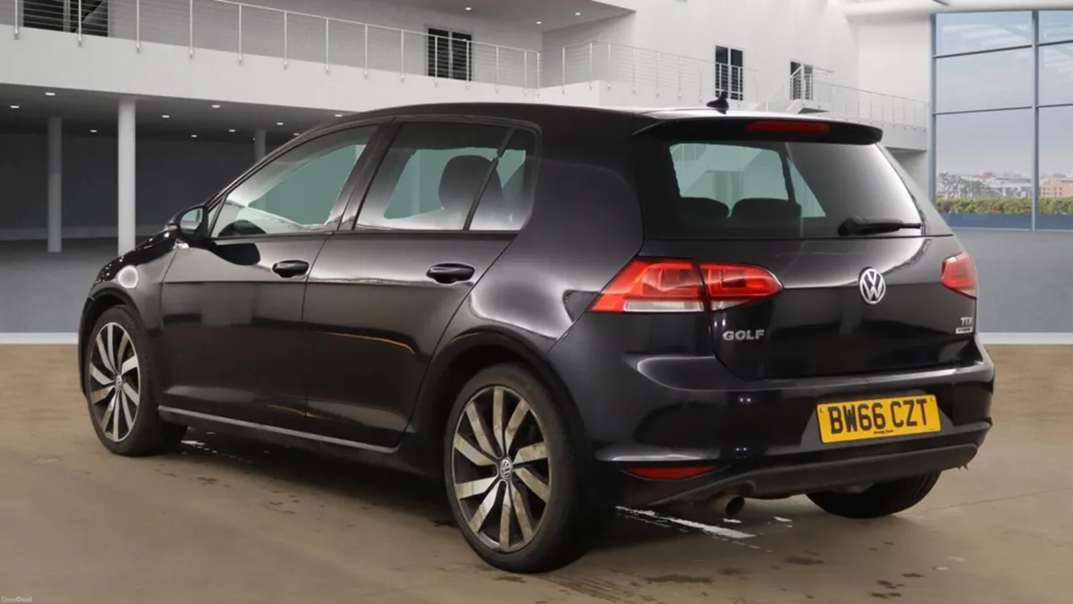 2017 Volkswagen Golf 1.6 TDI 110 GT EDITION - Image 3