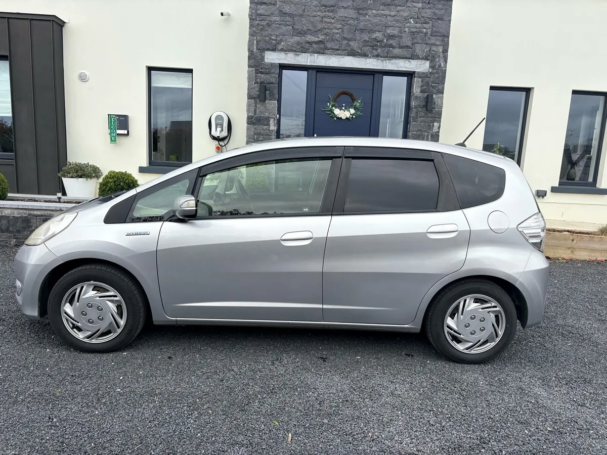 Honda FIT Hybrid 2013 - Image 4