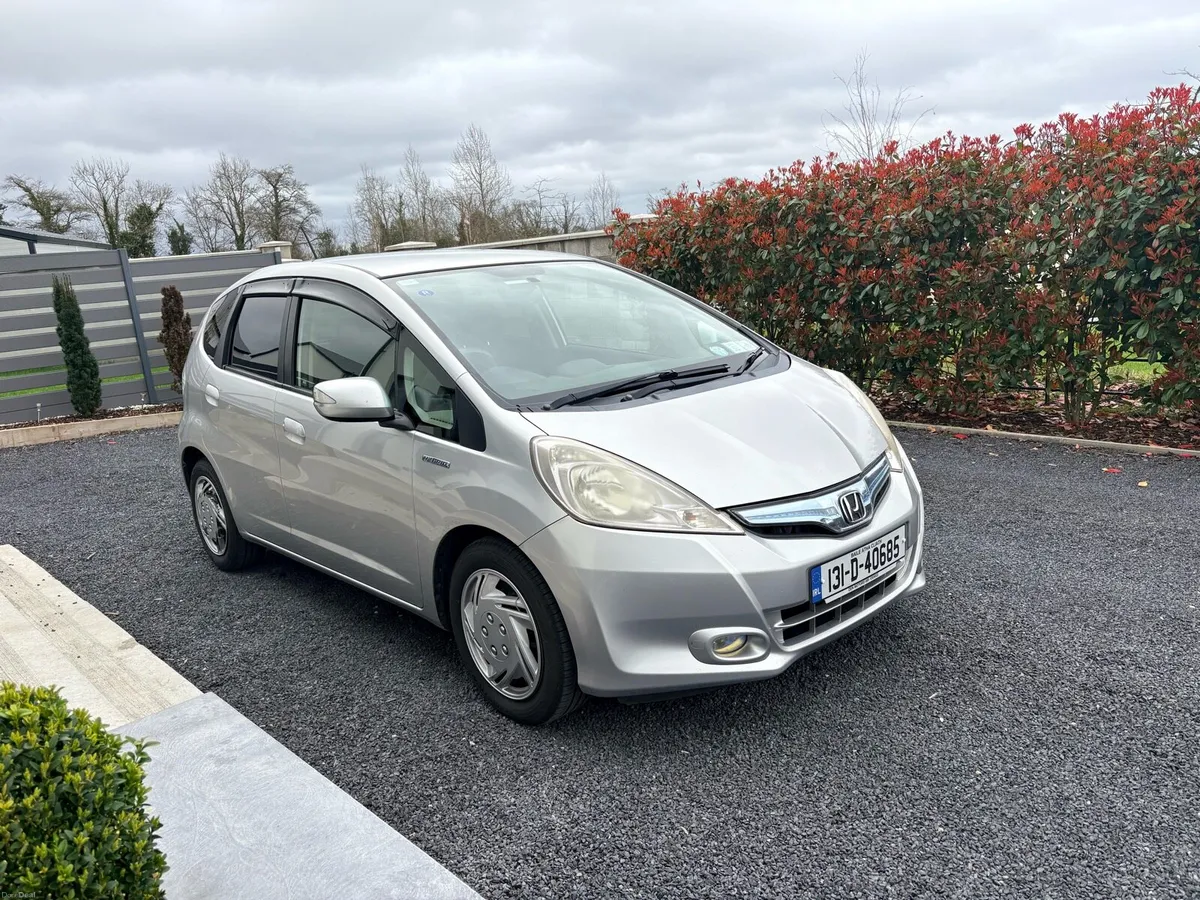 Honda FIT Hybrid 2013 - Image 2