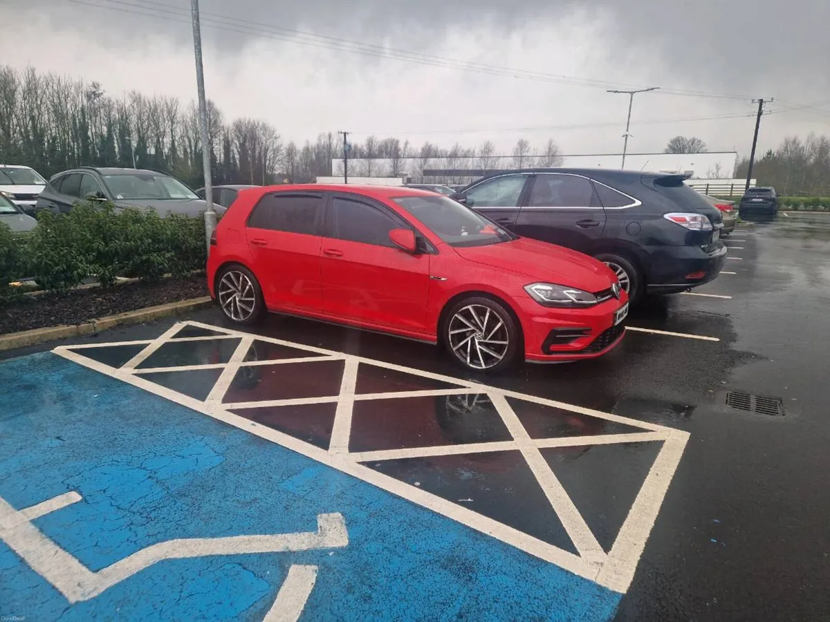 2018 Golf R-Line - Image 4