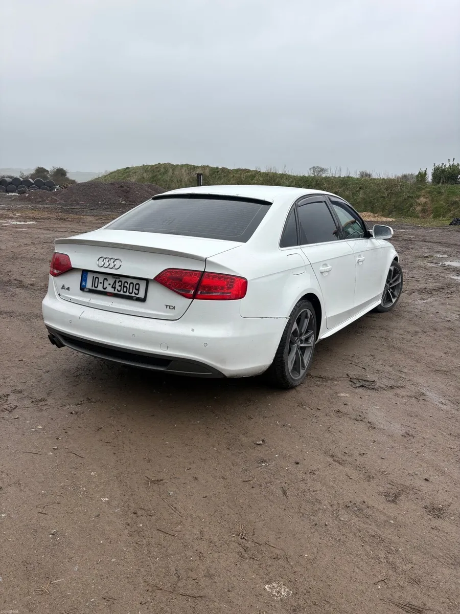 Audi A4 2010 - Image 2