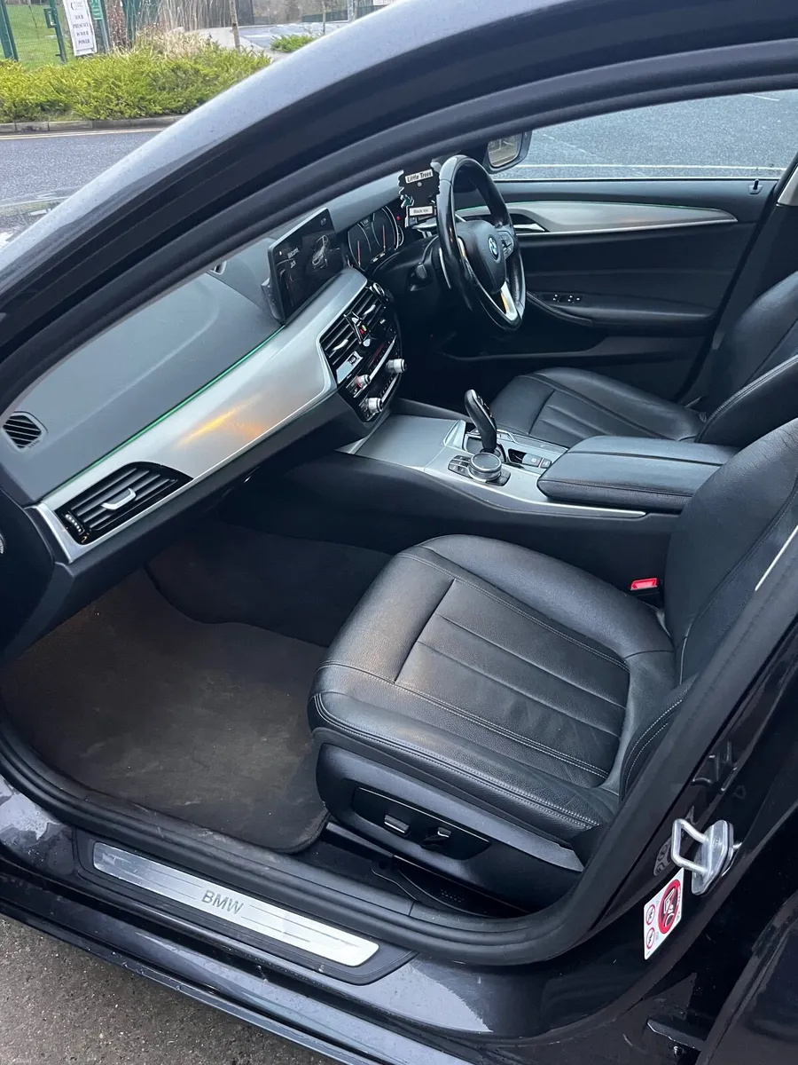 BMW 5-Series 2017 - Image 2