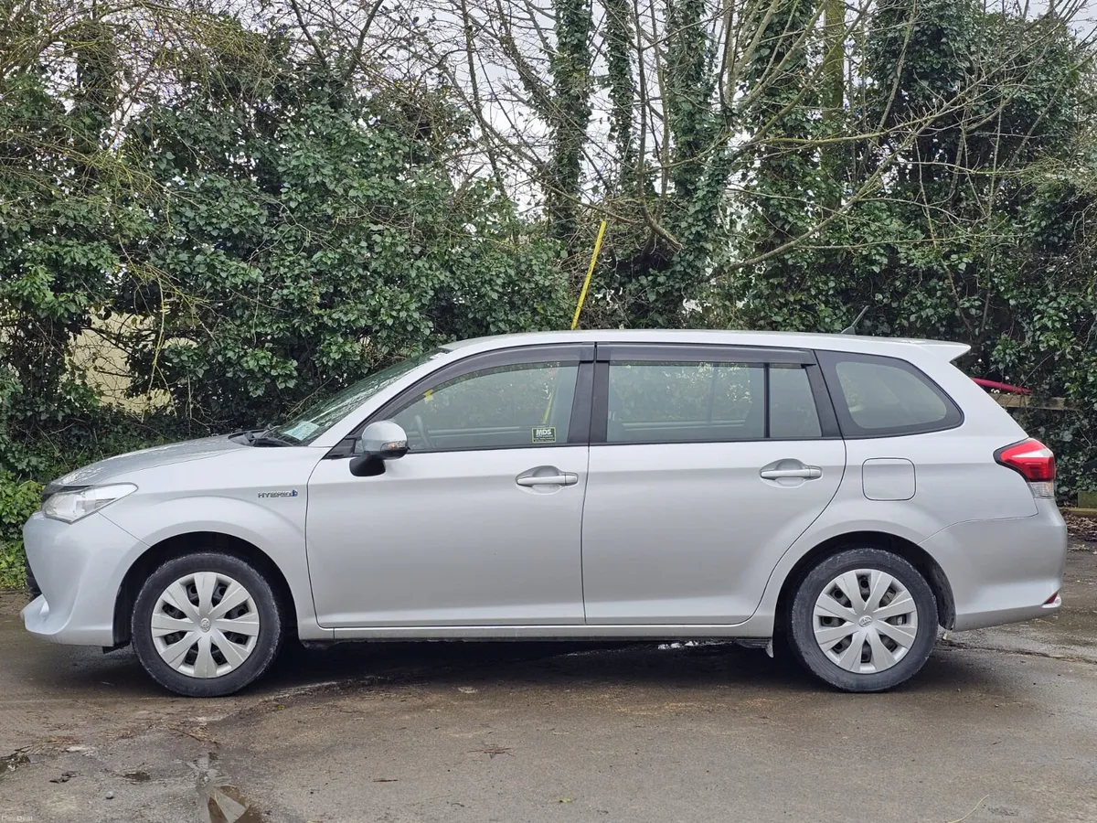 Toyota Corolla fielder 2017 hybrid nct&tax €8990 - Image 1