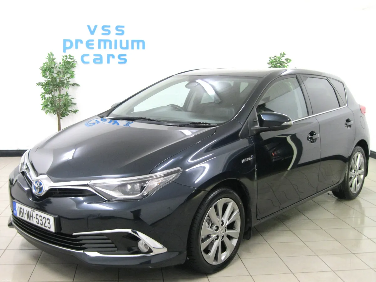 RARE HI SPEC HYBRID AUTO! FULL TOYOTA SERV/HISTORY - Image 2