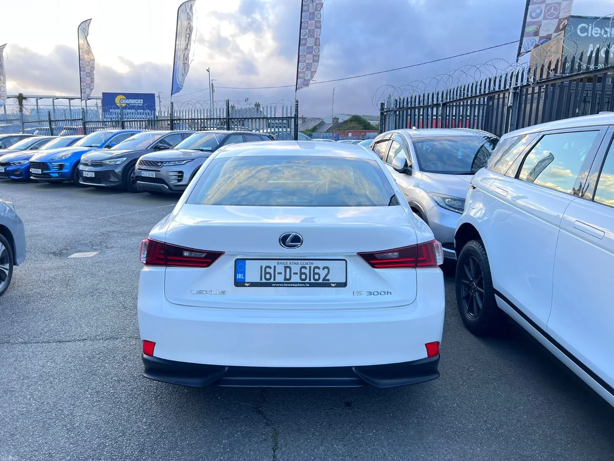 16 Lexus IS 300H Automatic Hybrid - Image 4