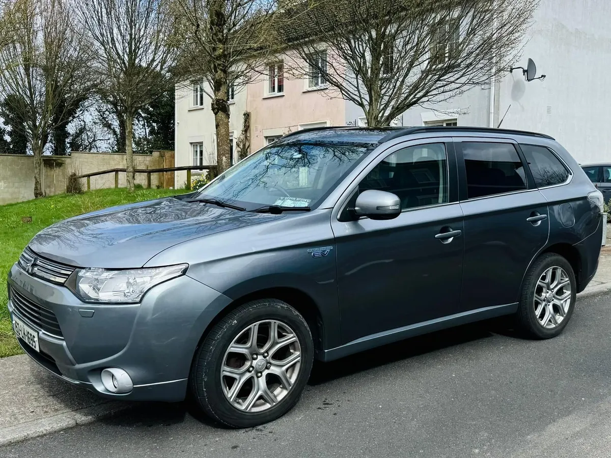 Mitsubishi Outlander 2015 - Image 1
