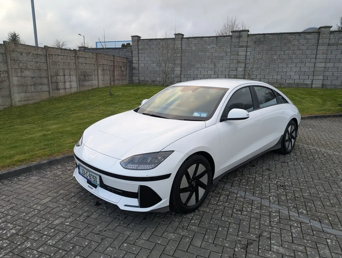 2023 Hyundai Ioniq 6 Signature - Image 1