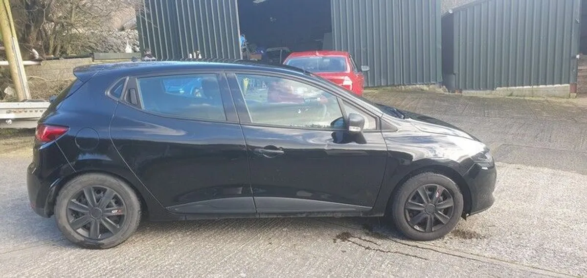 2015 Renault Clio - Image 2