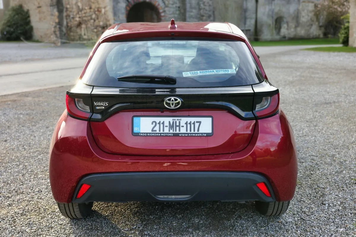 211 Toyota Yaris Luna 1.0 – Low Miles - Manual - Image 3
