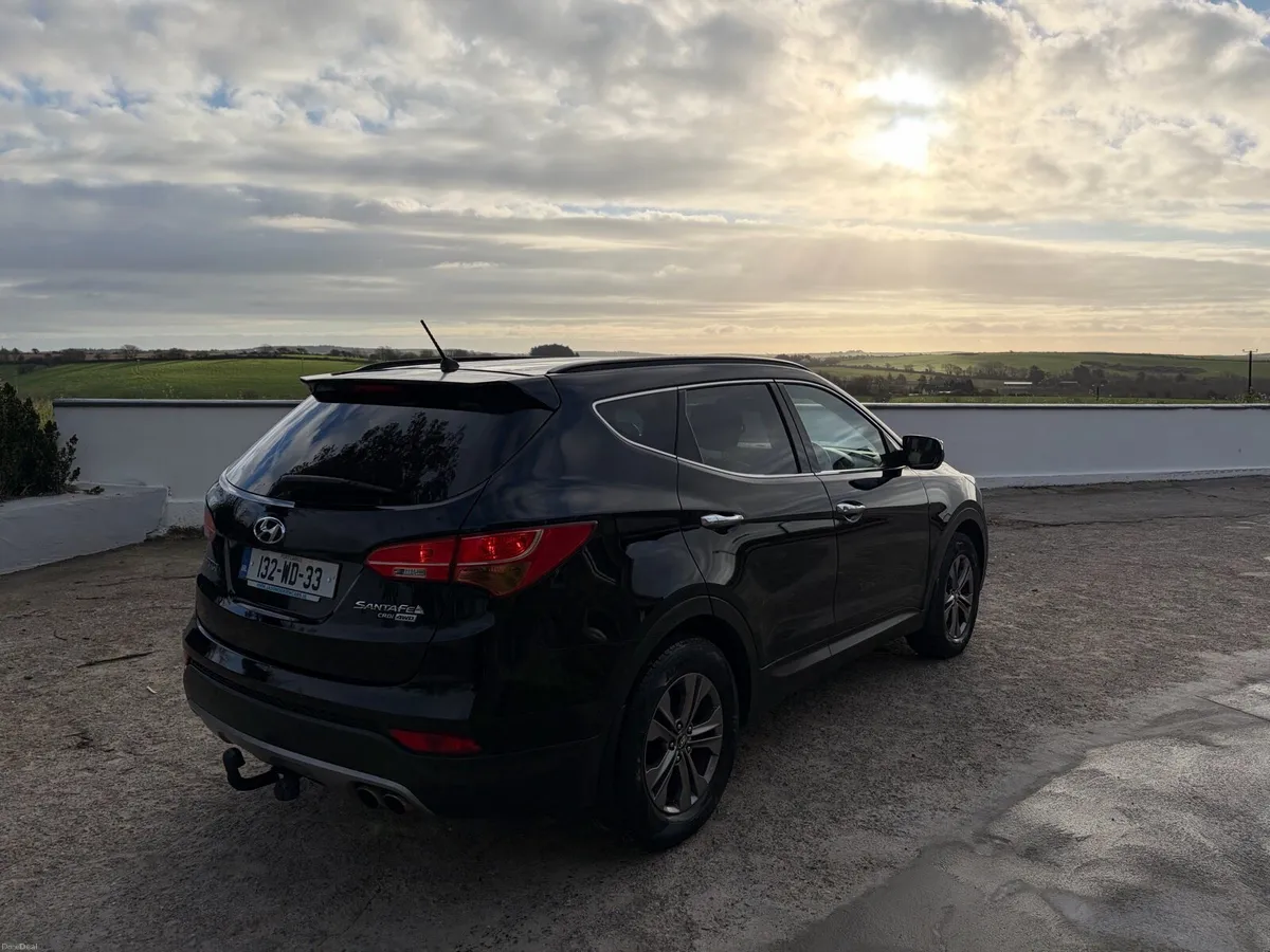 2013 Hyundai Santa Fe 4wd 7 seater - Image 4