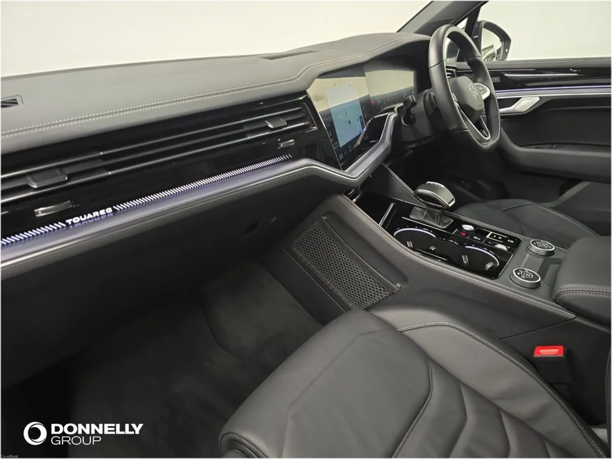 Volkswagen Touareg Diesel Estate Black Edition - Image 2