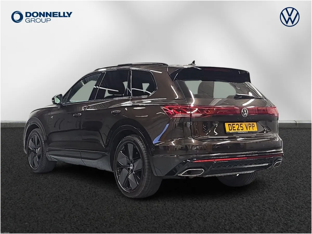 Volkswagen Touareg Diesel Estate Black Edition - Image 3