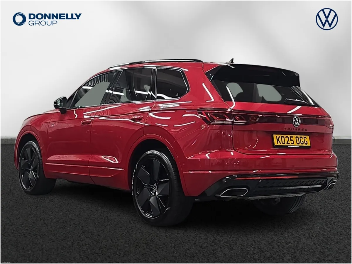 Volkswagen Touareg Diesel Estate Black Edition - Image 3