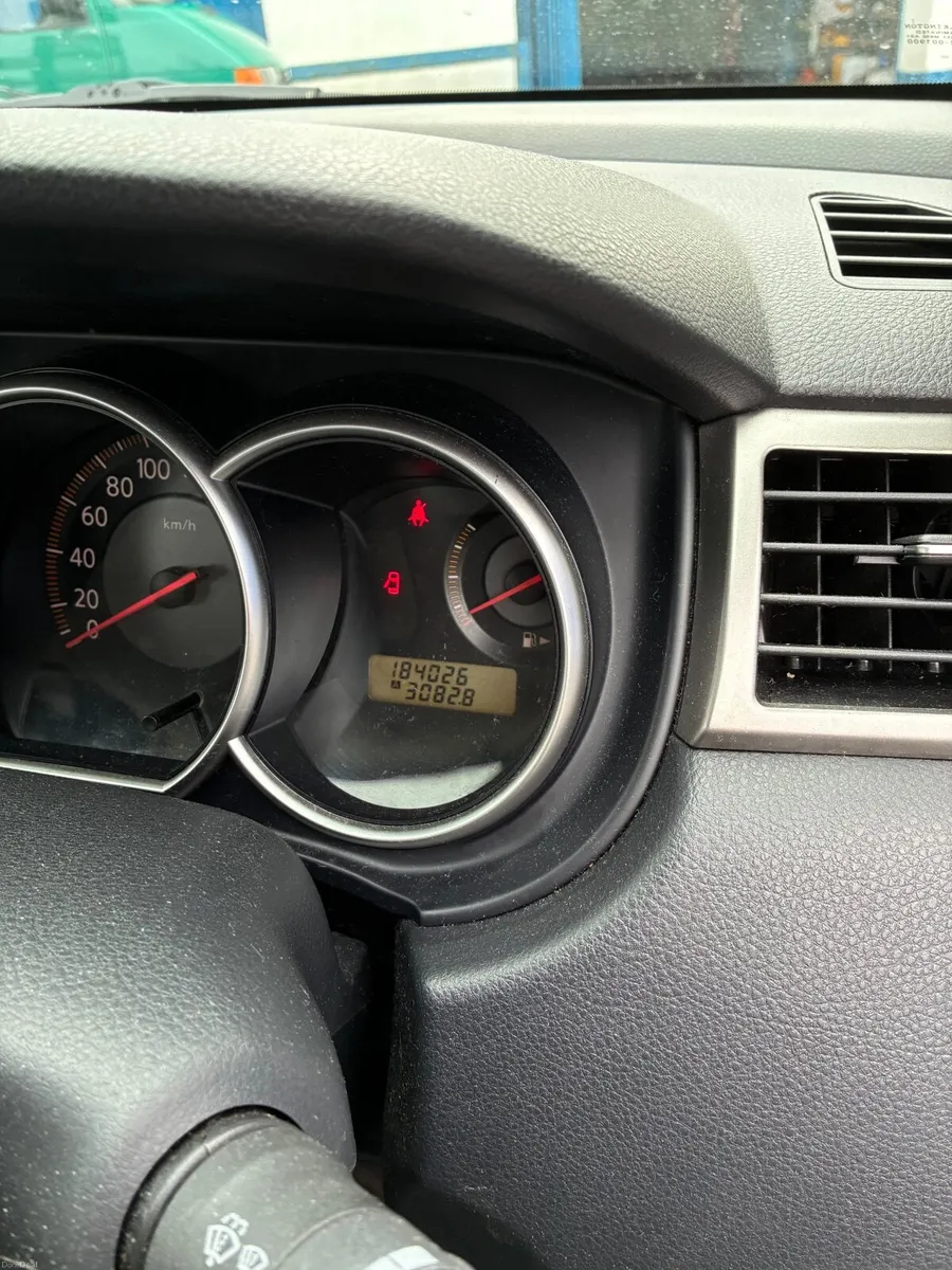 Nissan Tiida 2011 - Image 3