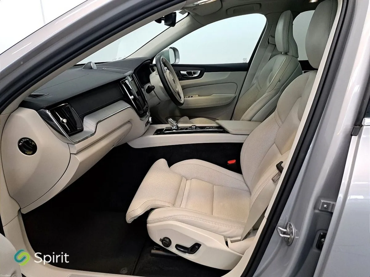 Volvo XC60 T6 Recharge PHEV 350HP Plus Bright*CALL - Image 4