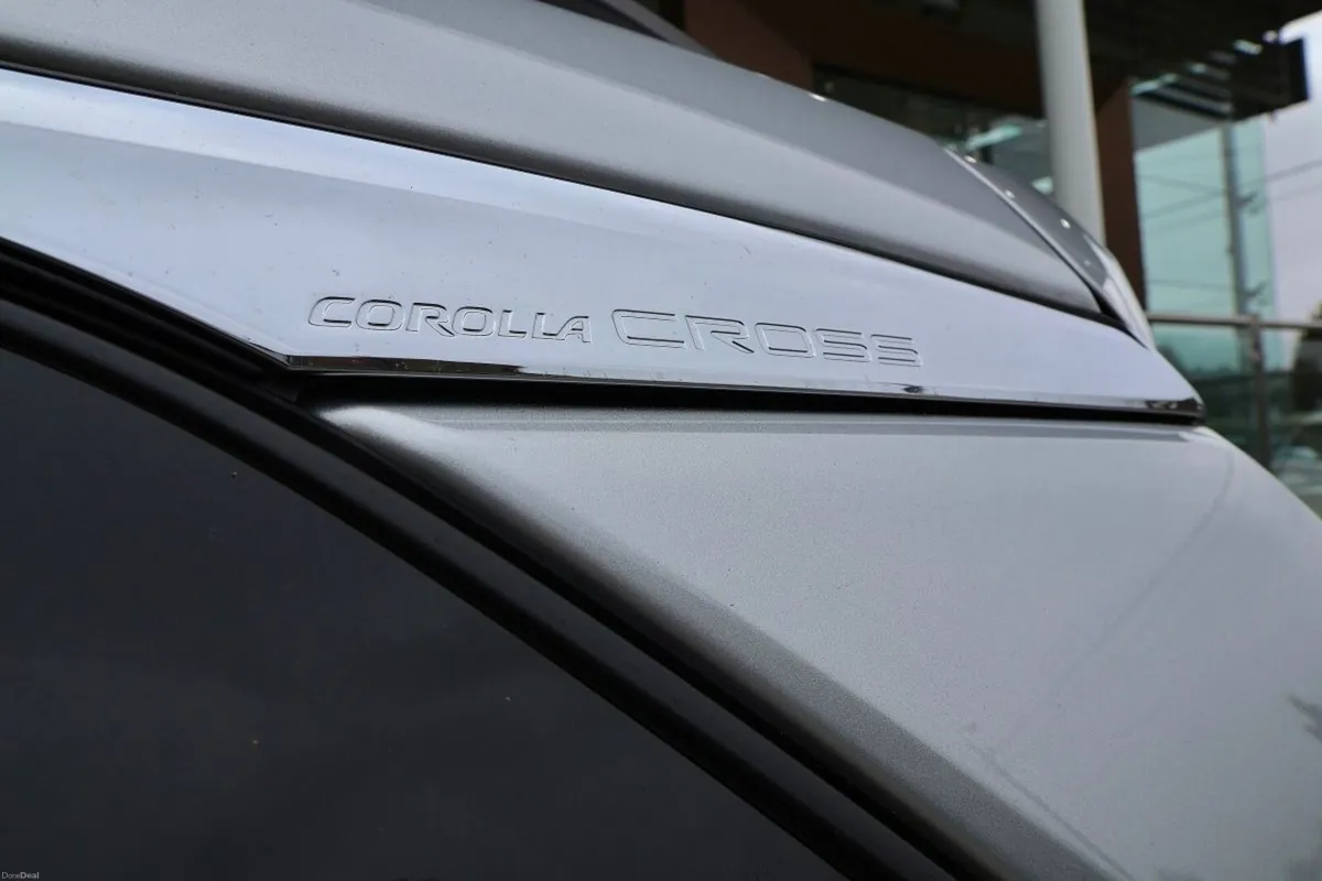 Toyota Corolla LUNA Cross Hybrid - Image 4
