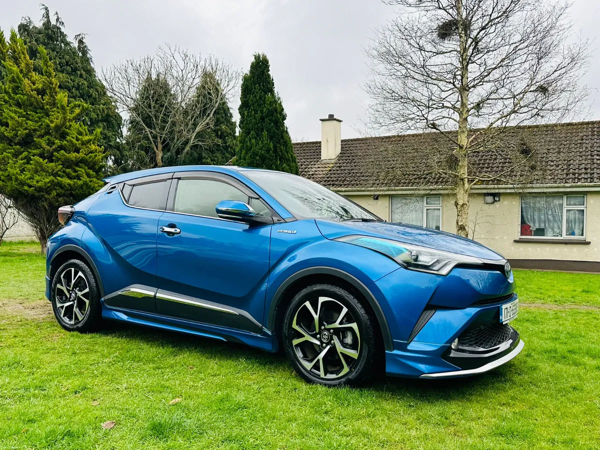 TOYOTA C-HR 2017  PETROL HYBRID  AUTOMATIC 🔥 - Image 4