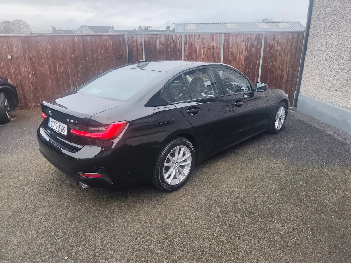 BMW 318D  2020 - Image 4