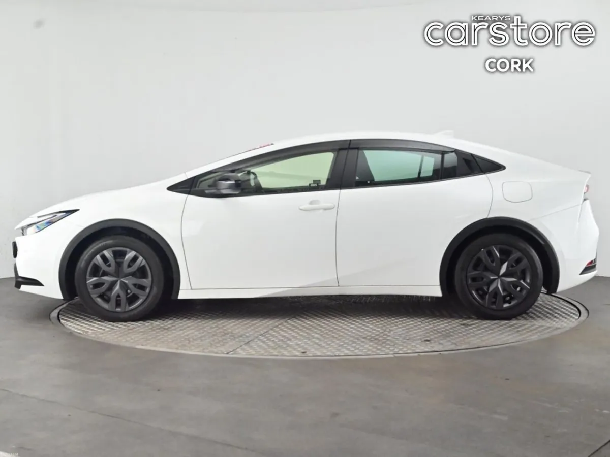 Toyota Prius 1.8 Hybrid Luxury with Sat Navi & JBL - Image 6