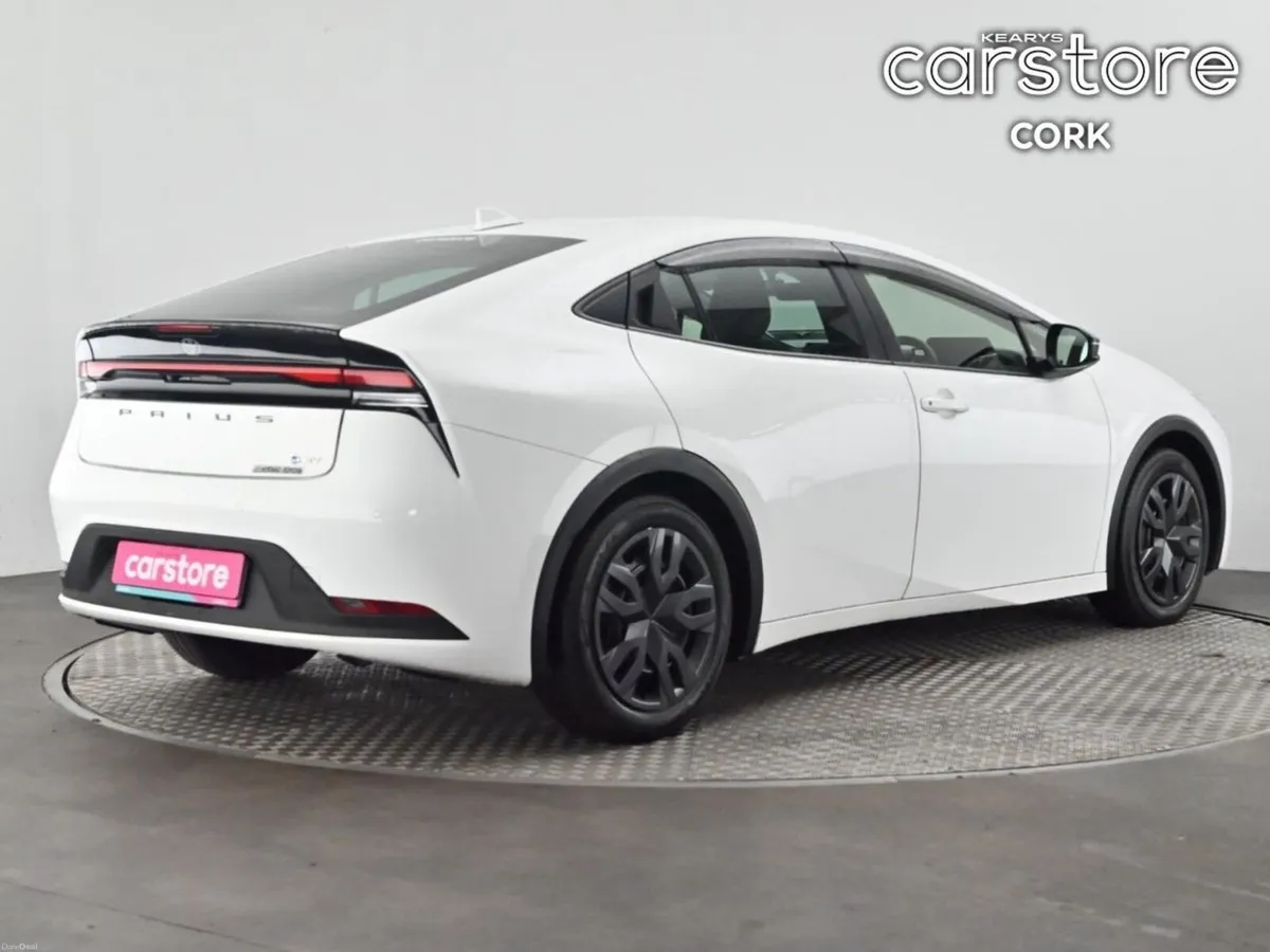 Toyota Prius 1.8 Hybrid Luxury with Sat Navi & JBL - Image 5