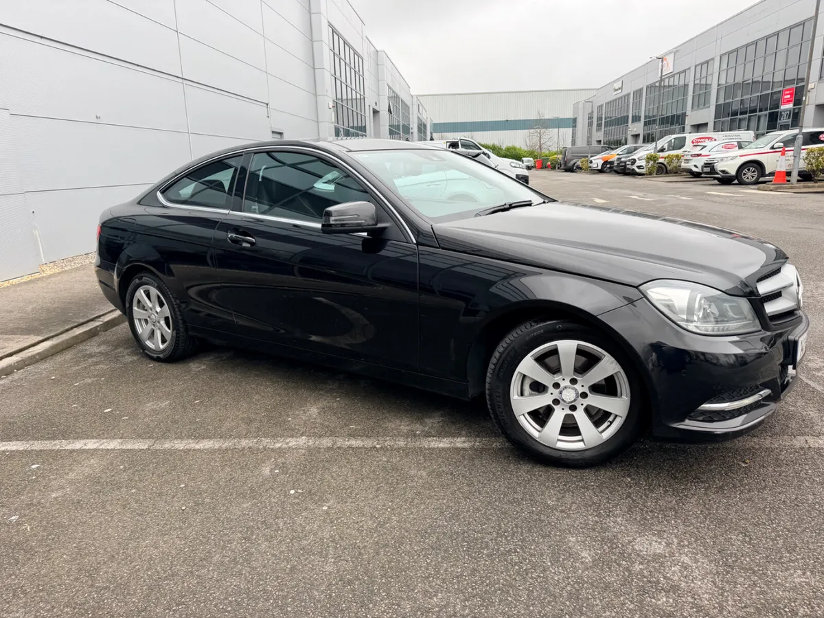 141 Mercedes-Benz C-Class C220 Coupe *** Pan Roof - Image 4