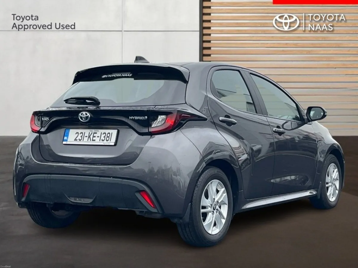 Toyota Yaris YARIS 1.5 HYBRID LUNA - Image 2