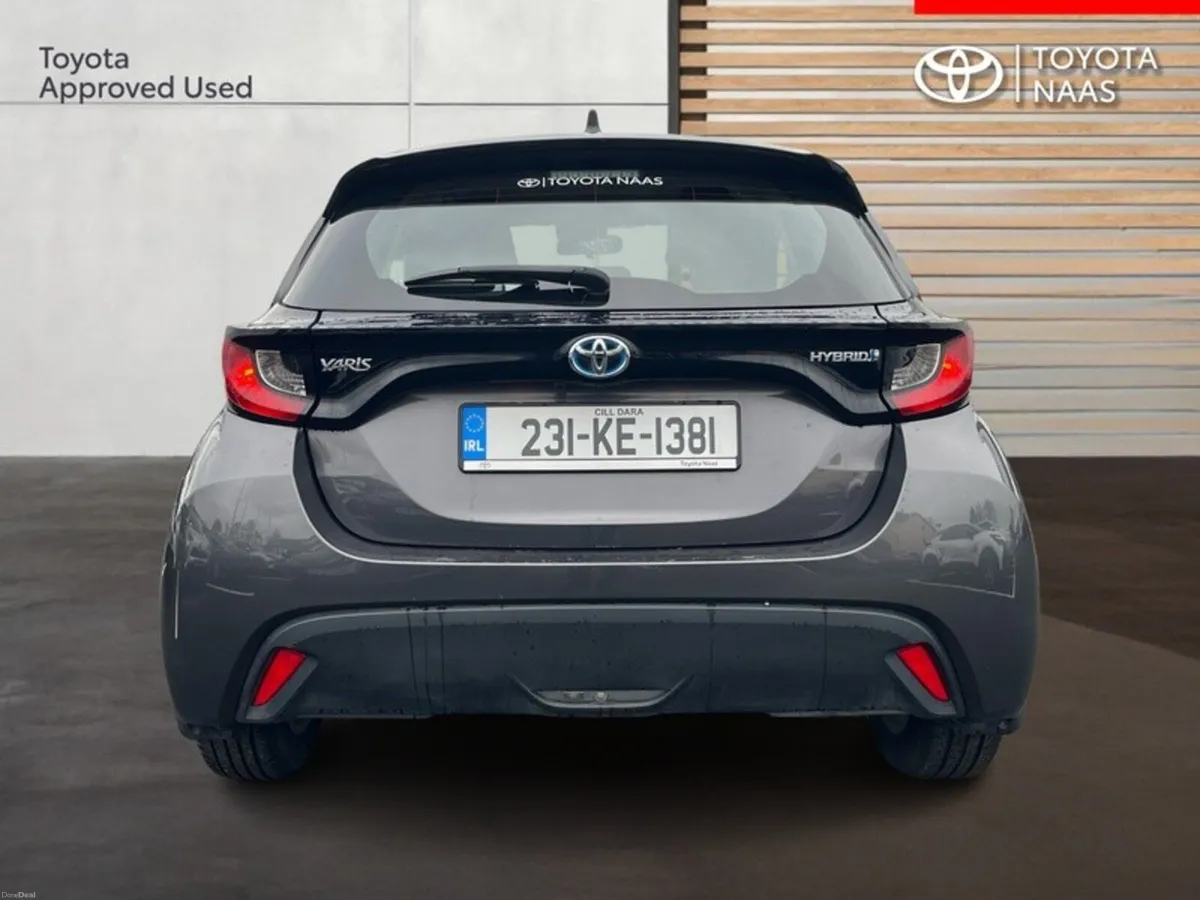 Toyota Yaris YARIS 1.5 HYBRID LUNA - Image 4