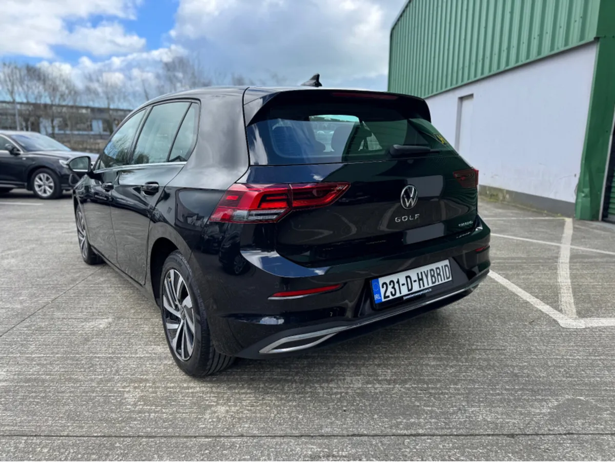 Volkswagen Golf STYLE TSI E-HYBRID S DSG - Image 3