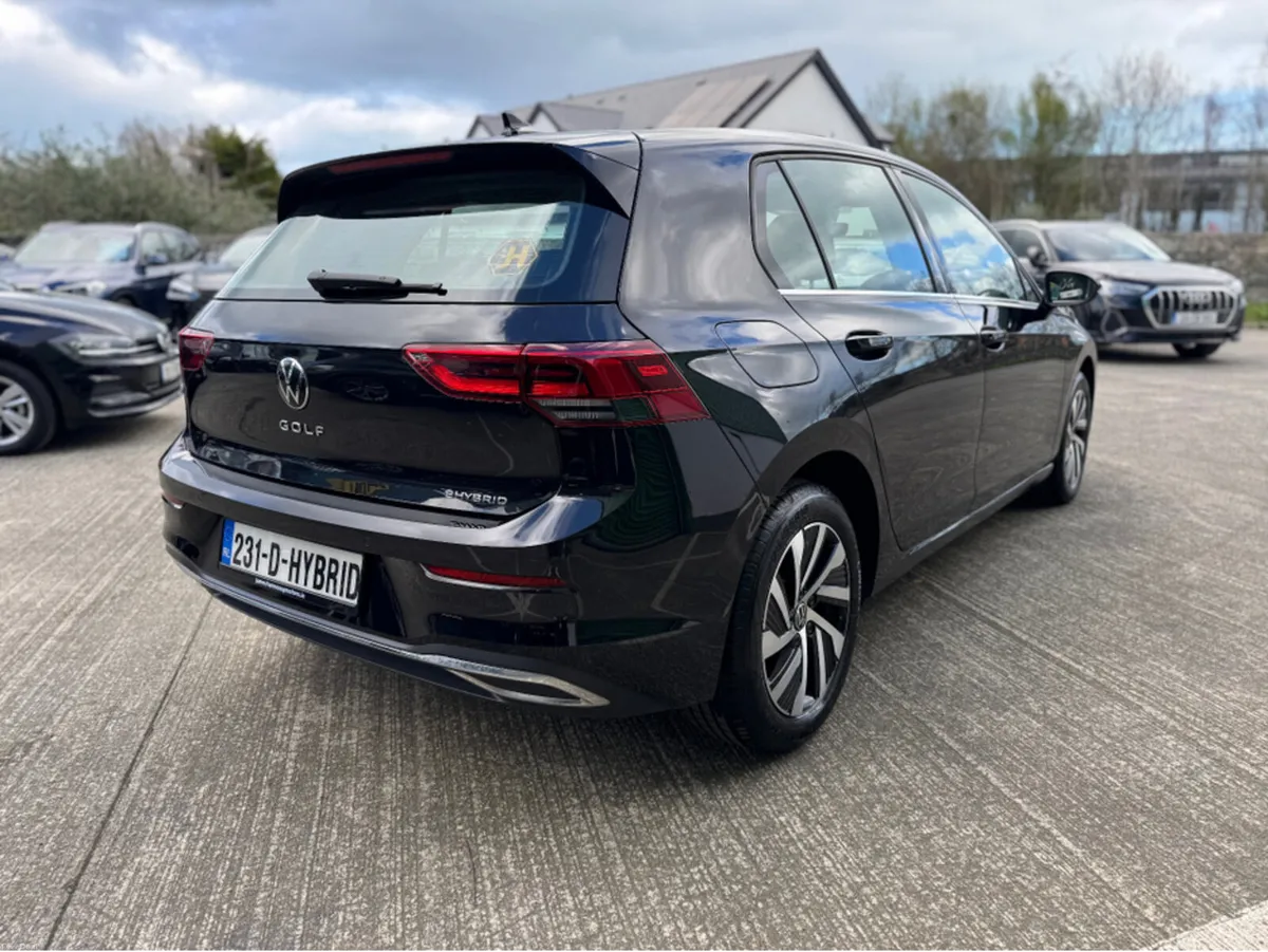 Volkswagen Golf STYLE TSI E-HYBRID S DSG - Image 4