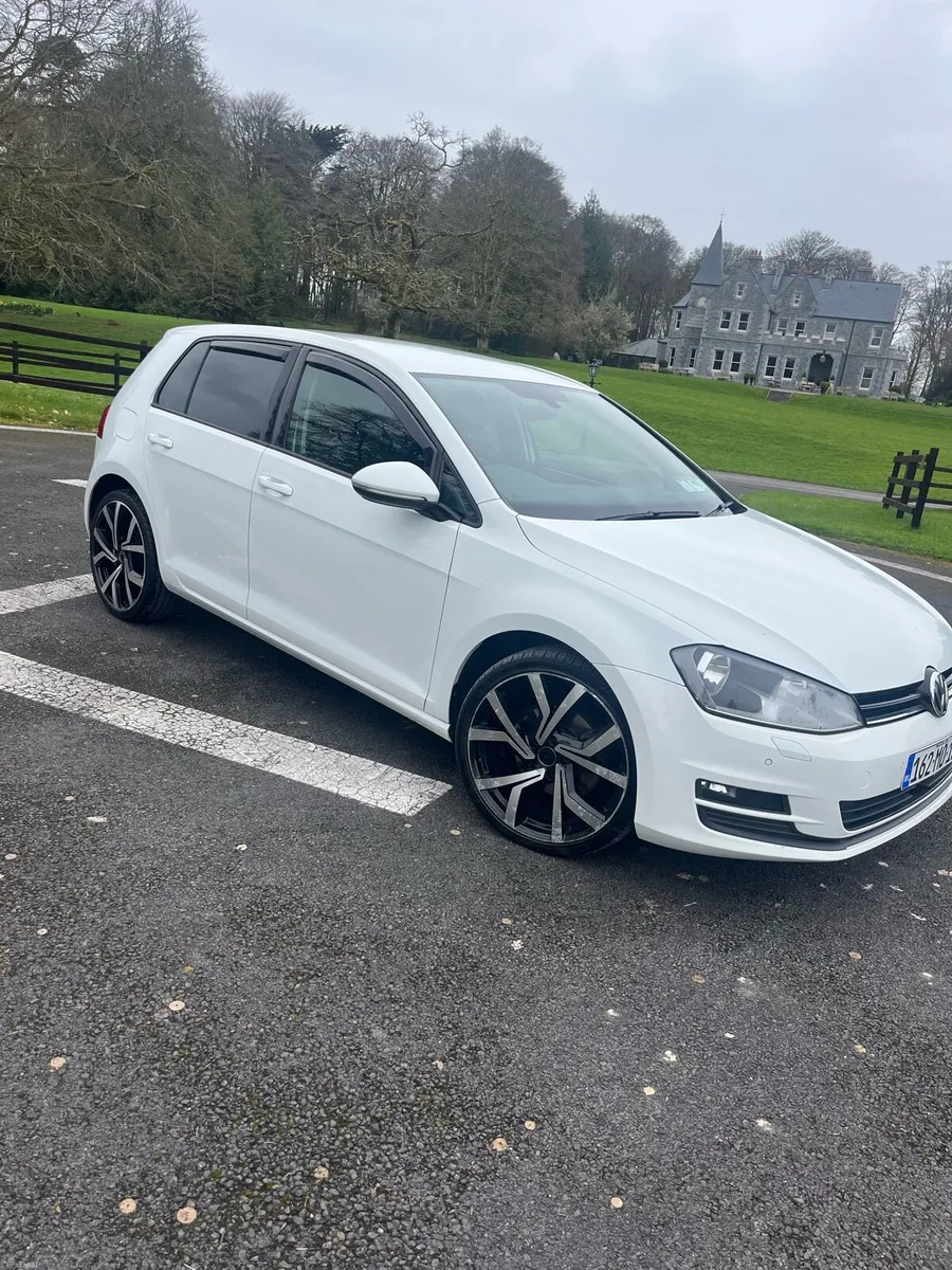 White Volkswagen Golf 1.6 TDI Diesel - Image 2