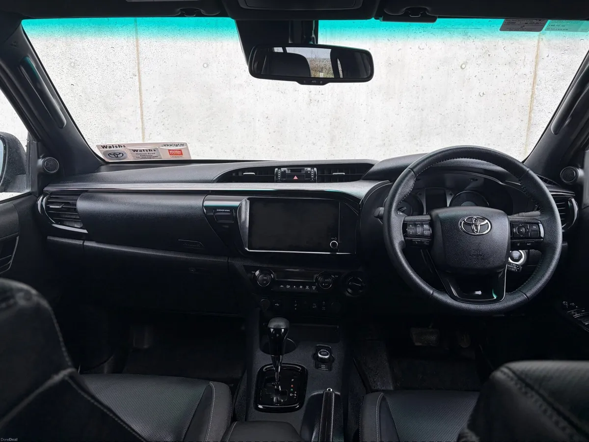 2025 TOYOTA HILUX INVINCIBLE - Image 3
