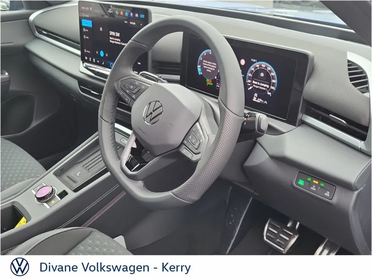 Volkswagen T-Roc R-LINE MI 1.5 PETROL MHEV AUTOMAT - Image 4