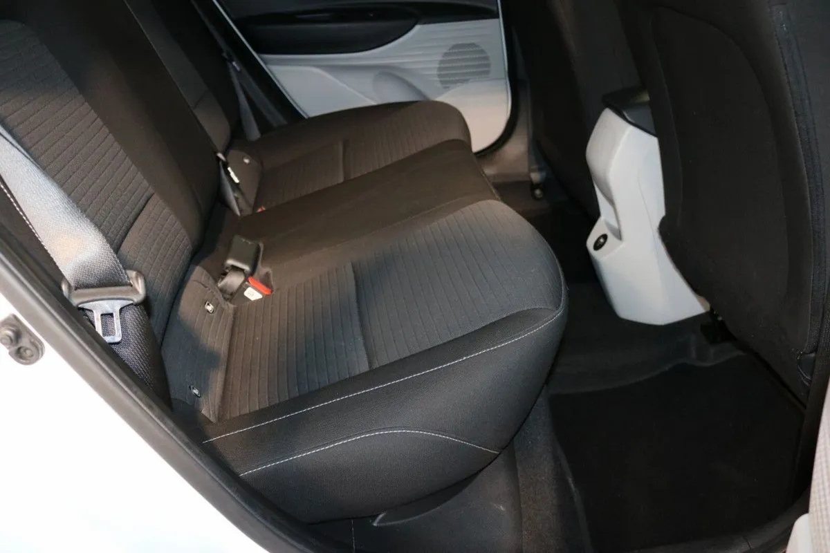 Hyundai i20 Automatic Deluxe Plus 1.0L Petrol - Te - Image 6