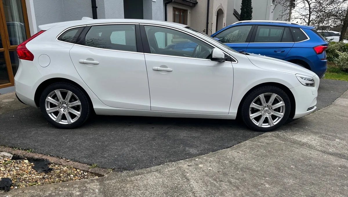 Volvo V40 T2 Inscription - Image 3
