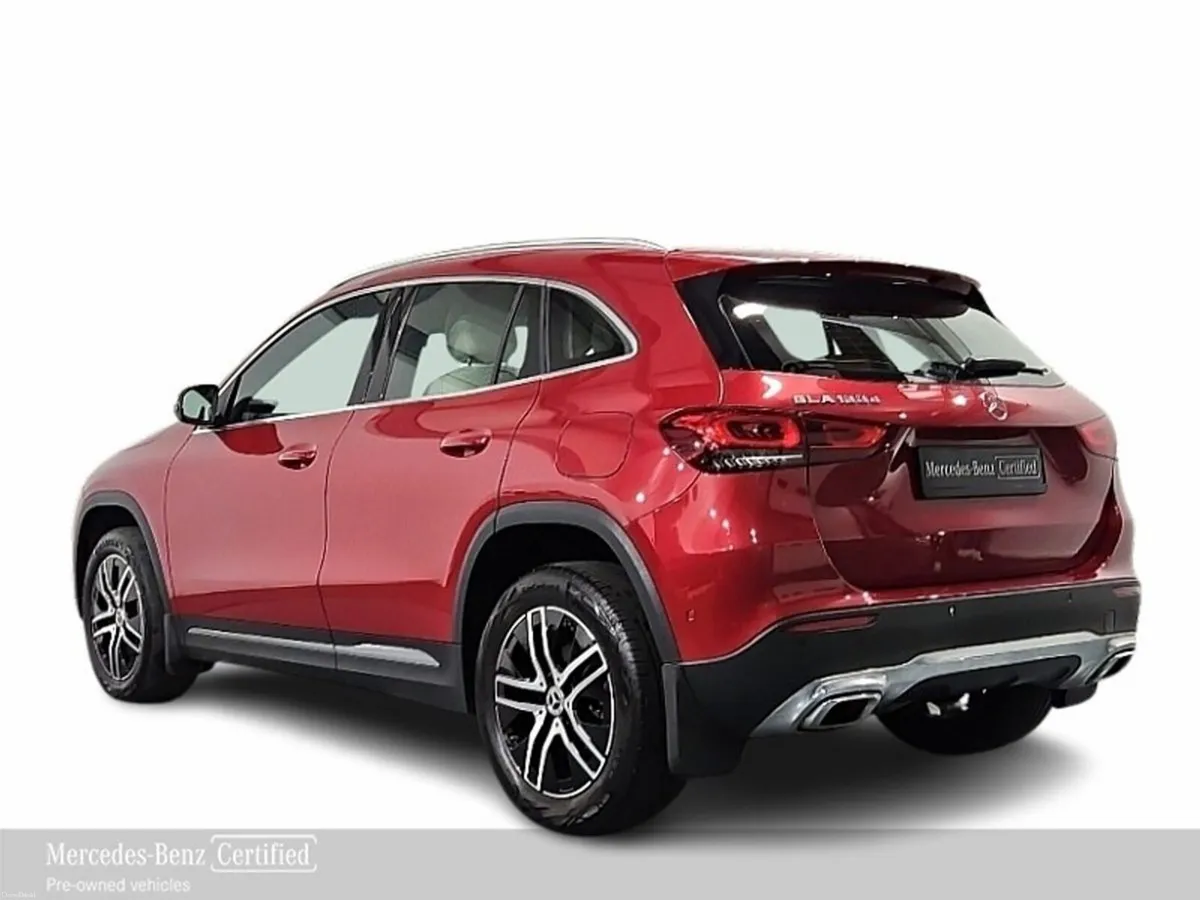 Mercedes-Benz GLA 180D Progressive with Smartphone - Image 4