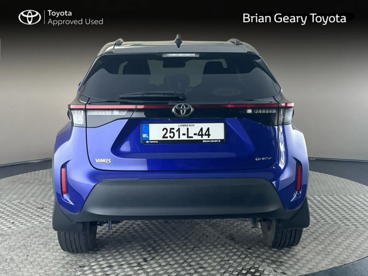 Toyota Yaris Cross HYBRID LUNA SPORT BI-TONE - Image 4