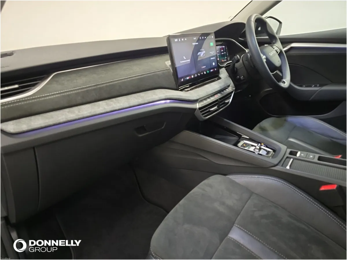 Skoda OCTAVIA Diesel Estate SE L - Image 2