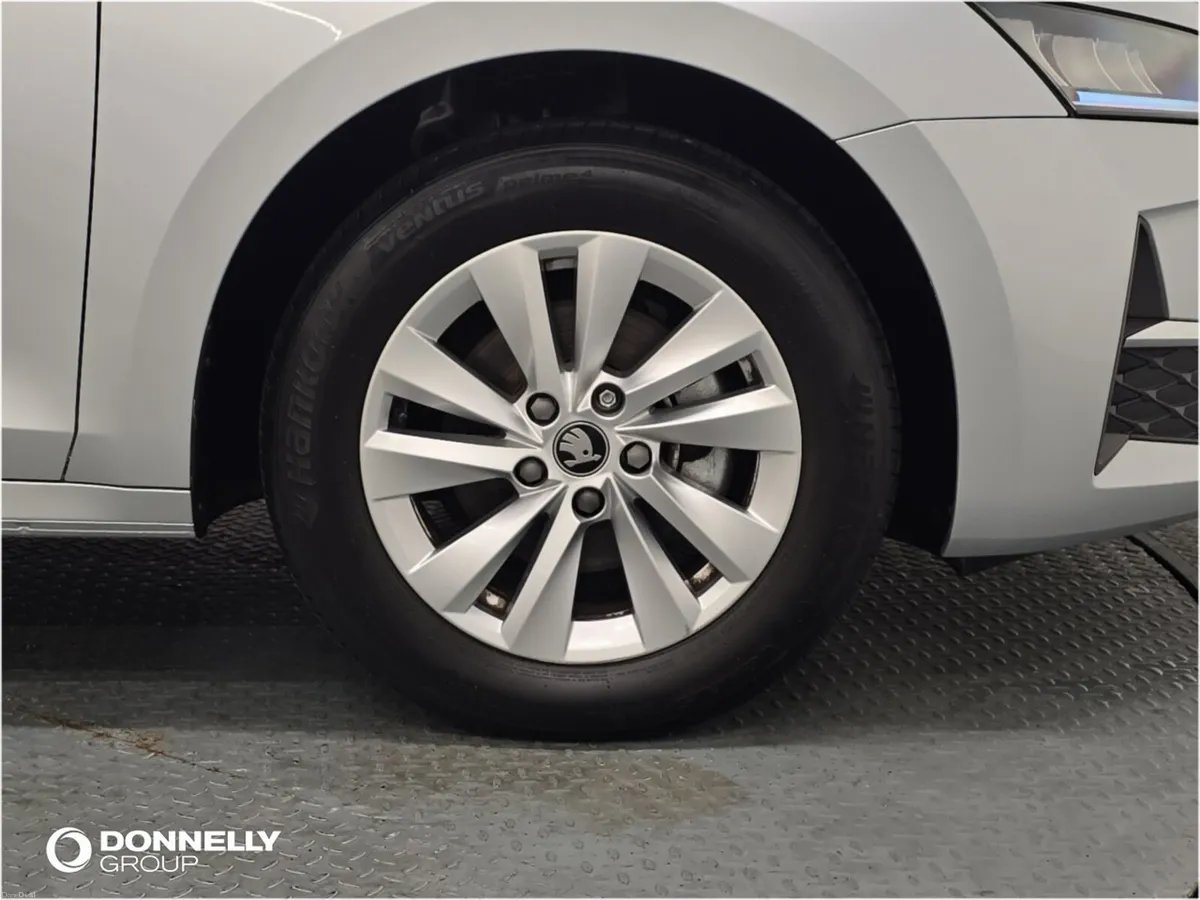 Skoda OCTAVIA Diesel Estate SE Technology - Image 5