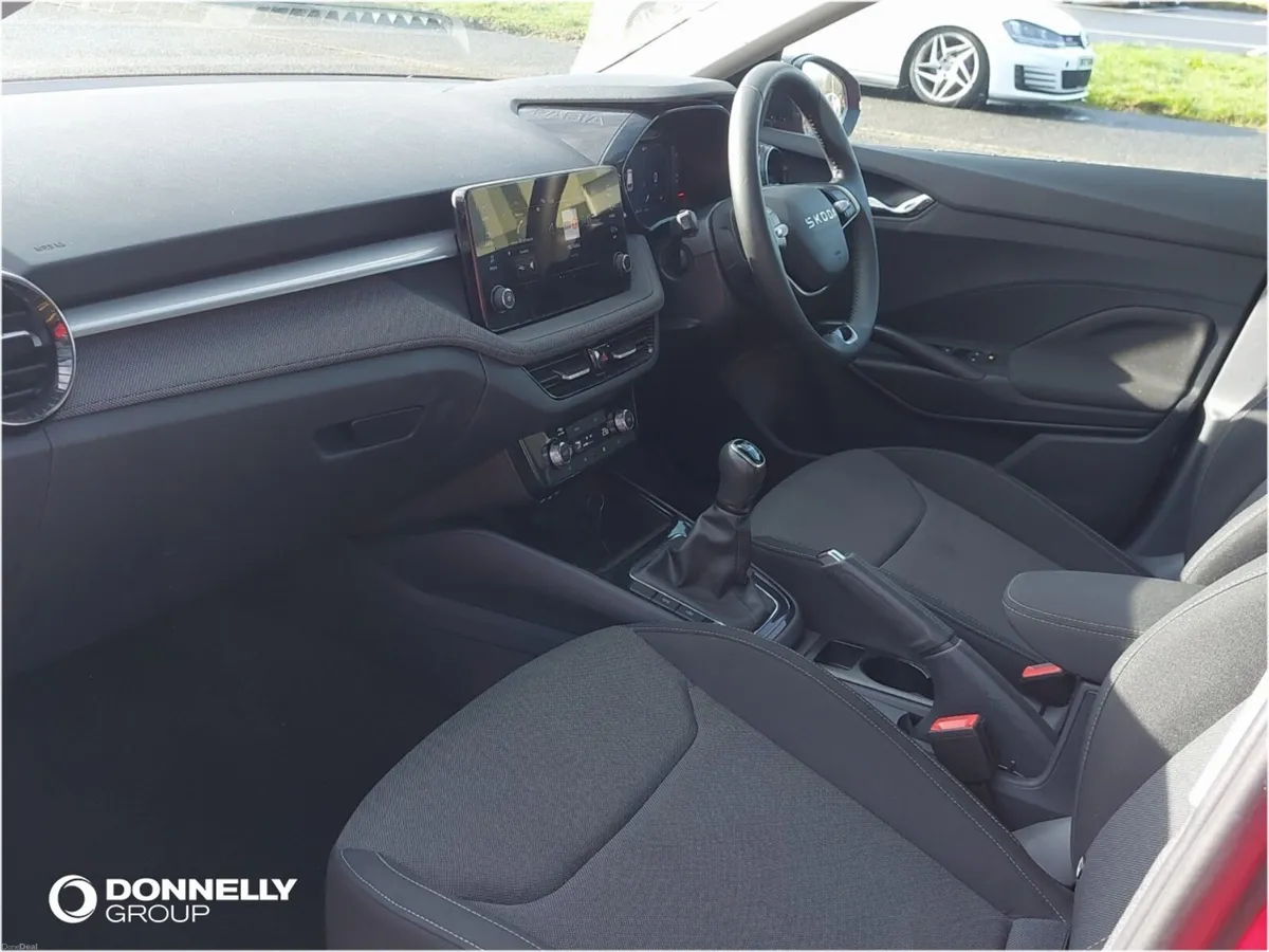 Skoda FABIA Hatchback Design Edition - Image 2